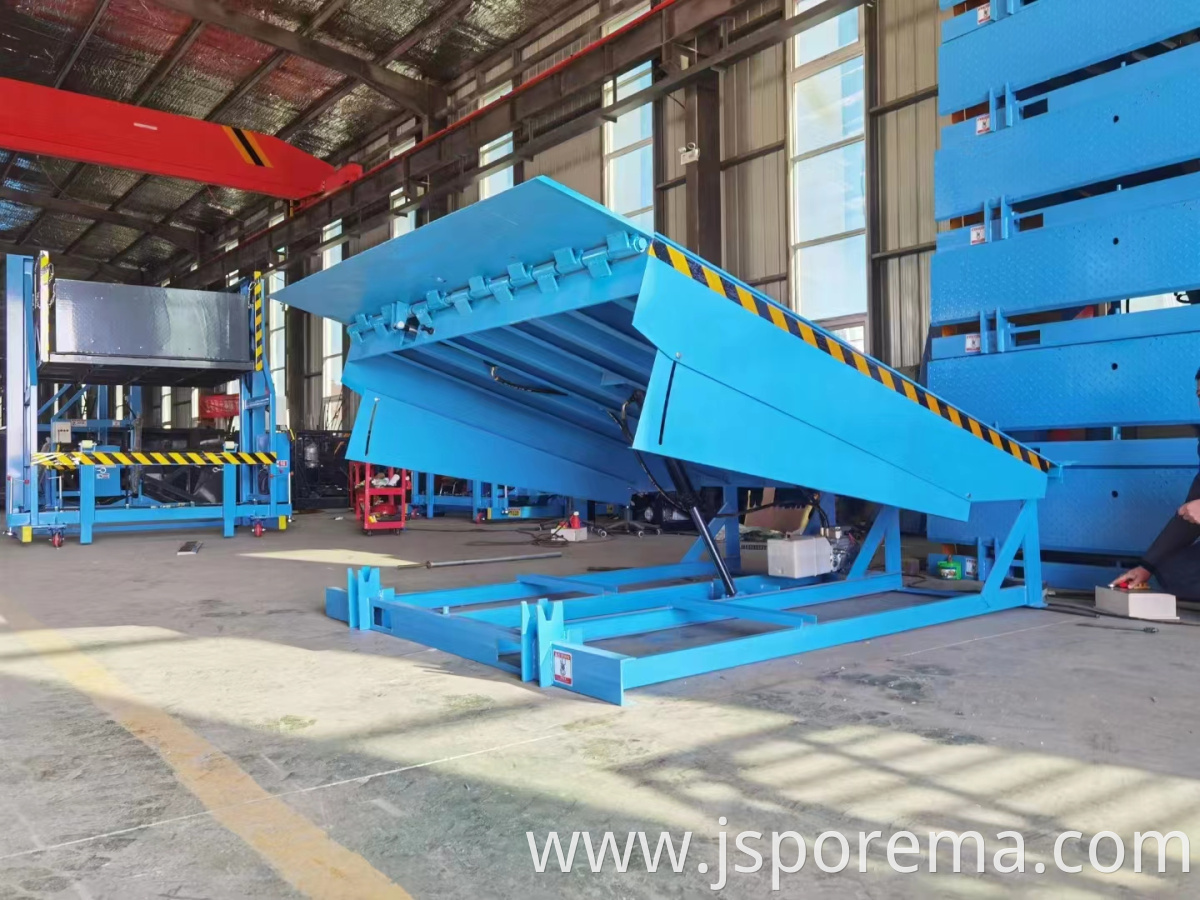 hydraulic dock leveler